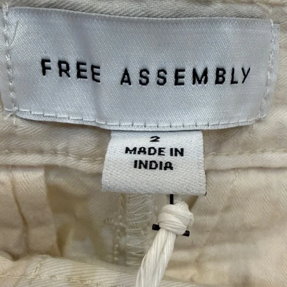 Free Assembly Women's Cream Shorts. NWT Size 2 - Picture 2 of 6